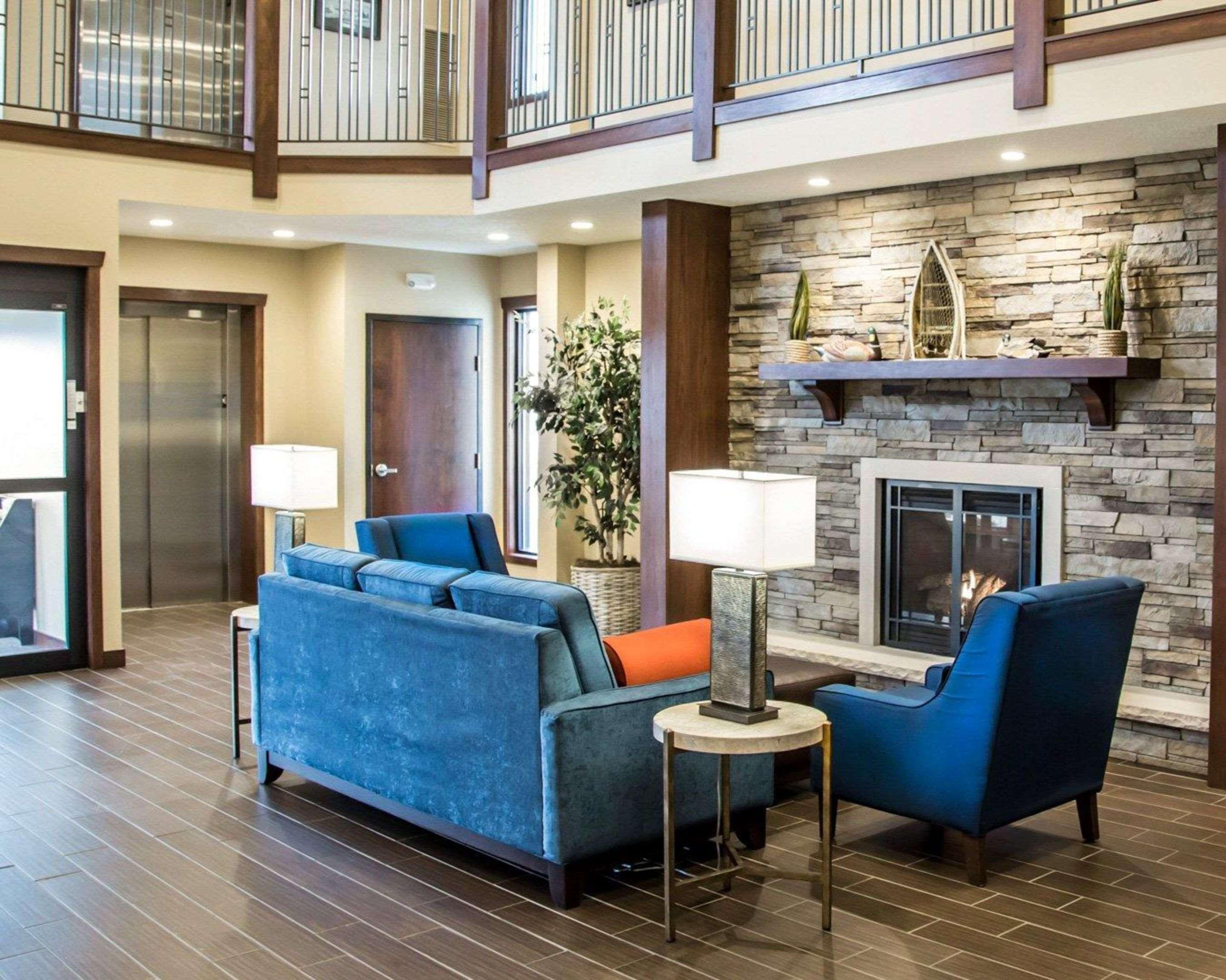 Comfort Inn & Suites Riverview Near Davenport And I-80 Le Claire Esterno foto