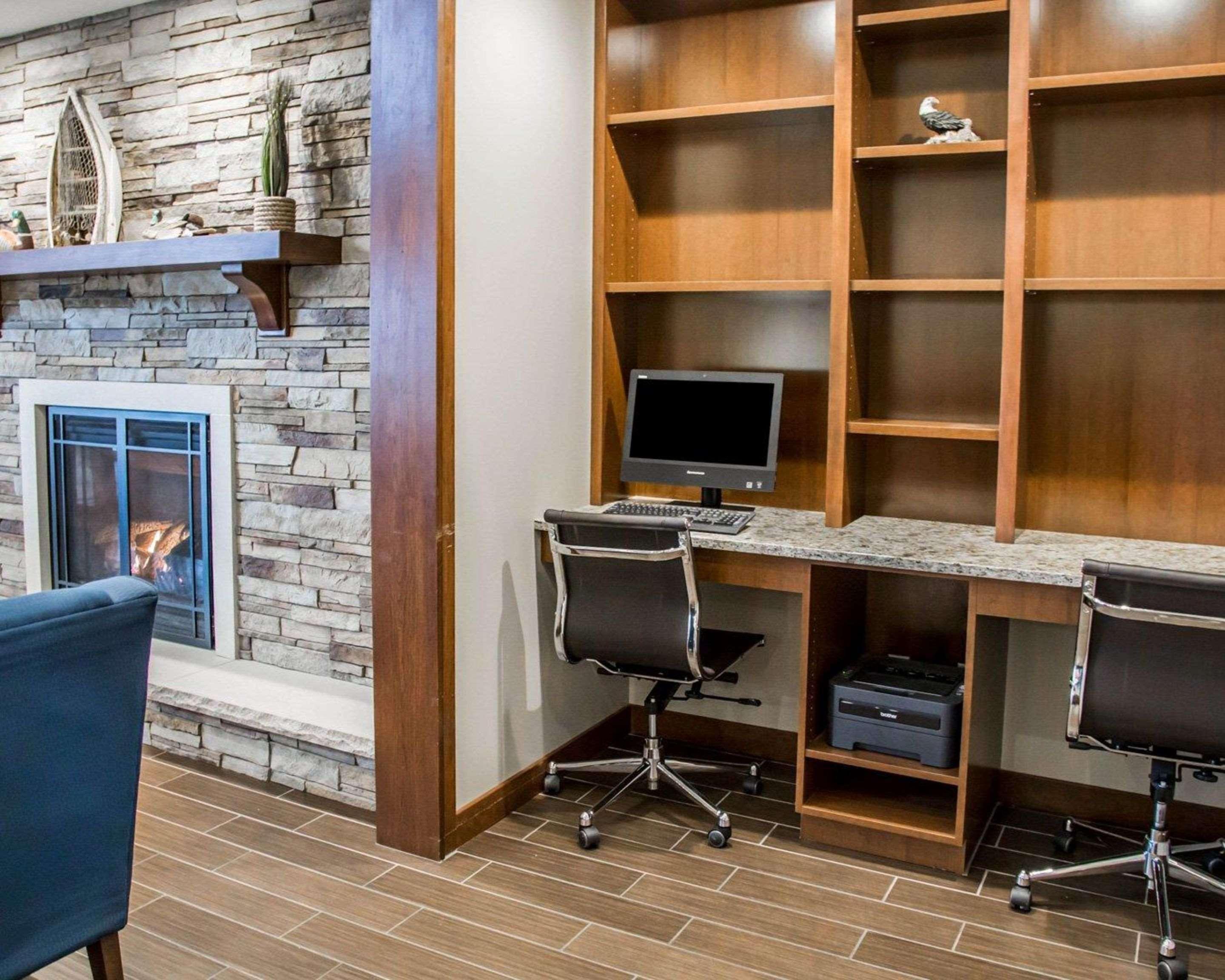Comfort Inn & Suites Riverview Near Davenport And I-80 Le Claire Esterno foto