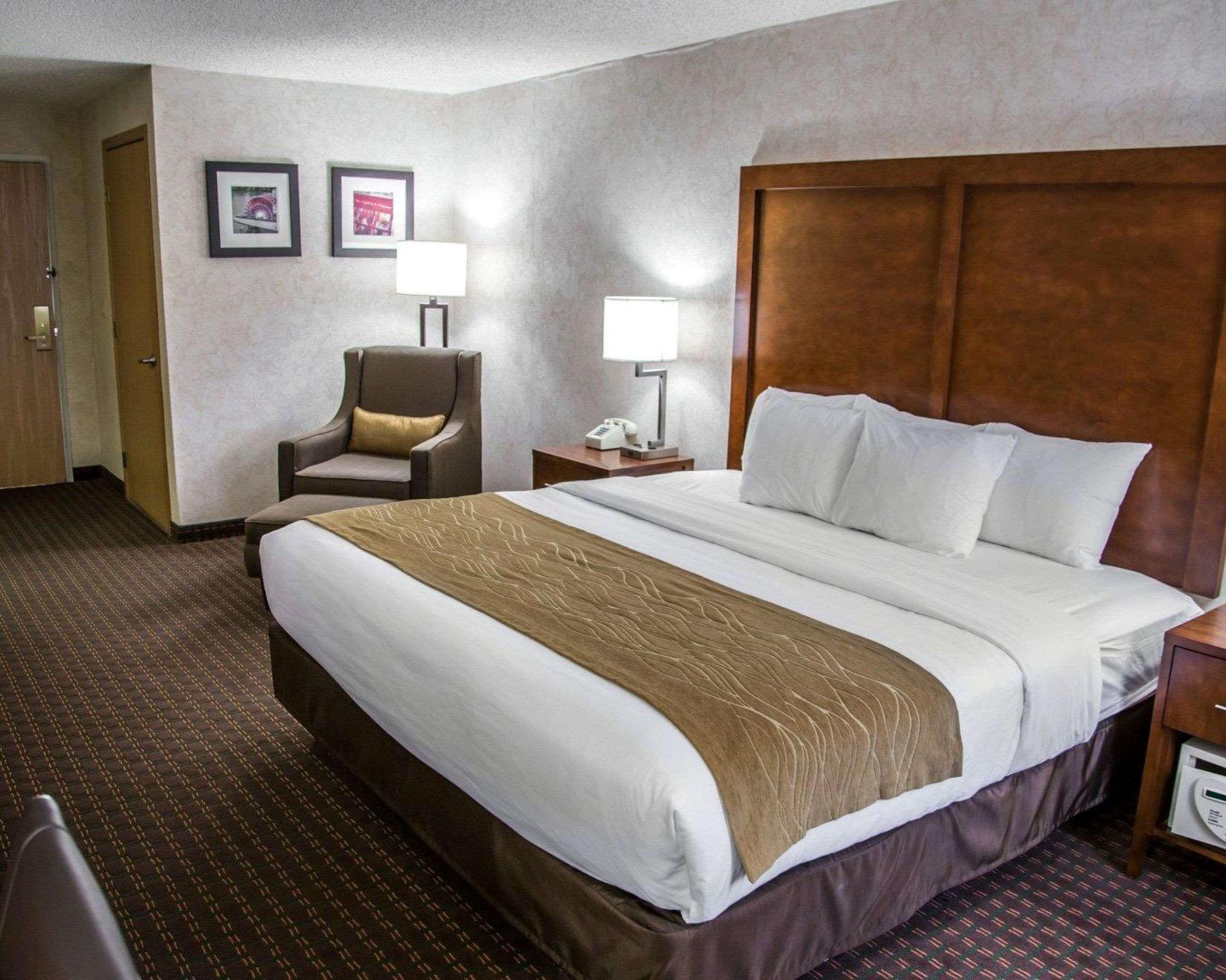 Comfort Inn & Suites Riverview Near Davenport And I-80 Le Claire Esterno foto