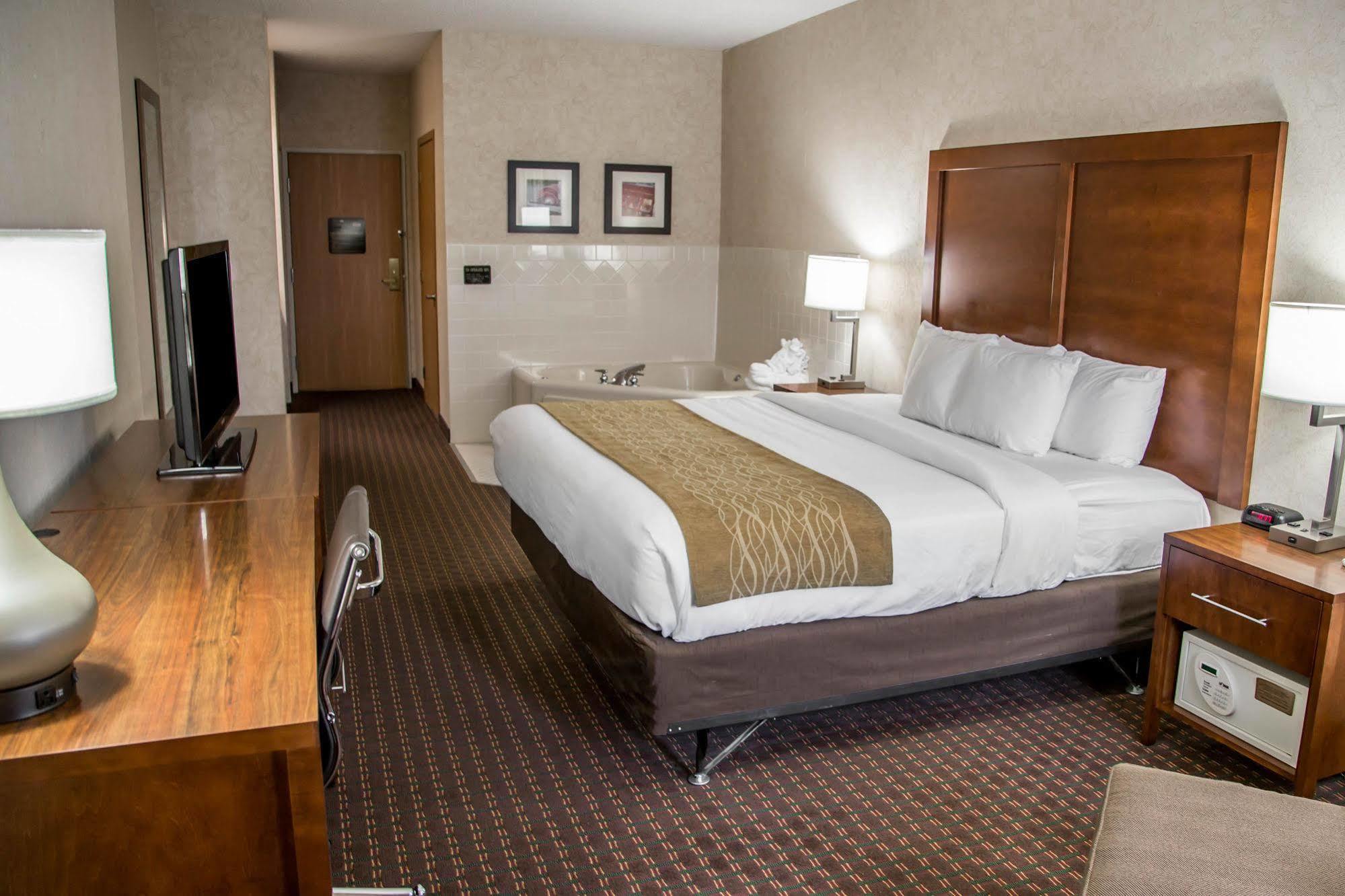 Comfort Inn & Suites Riverview Near Davenport And I-80 Le Claire Esterno foto
