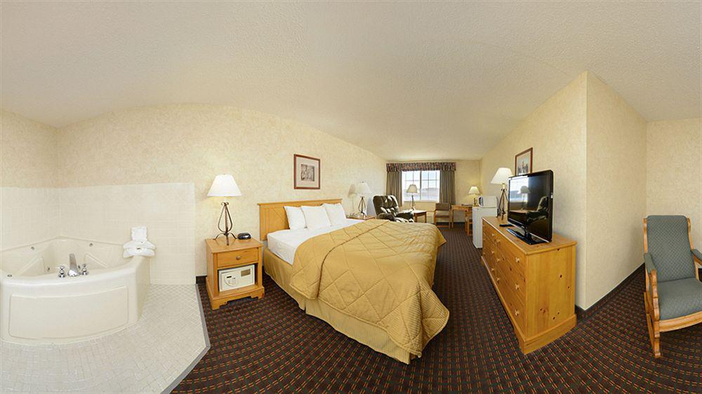 Comfort Inn & Suites Riverview Near Davenport And I-80 Le Claire Esterno foto